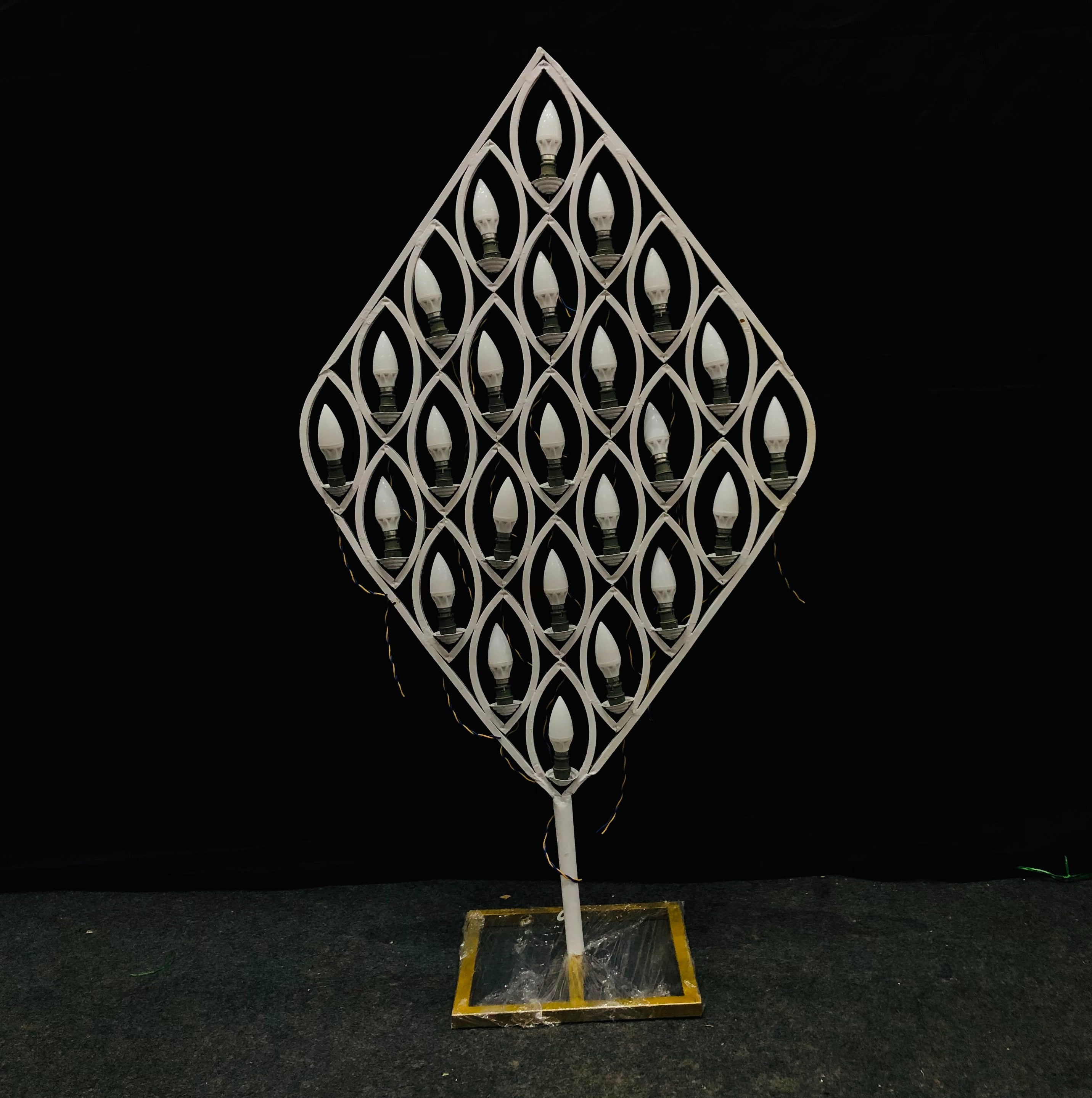 25 LIGHT PAN STAND WHITE