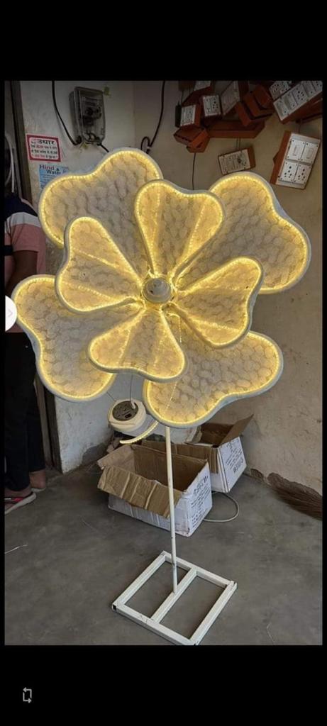 LED 8 LEAF FLOWER STAND