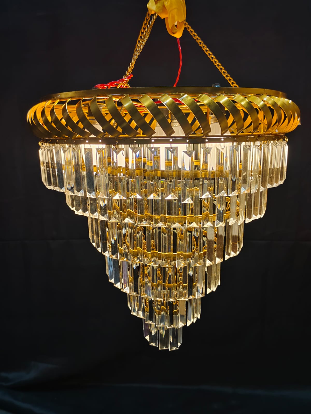 CRISTAL PATRI CHANDELIER WITH PATTI RING BORDER