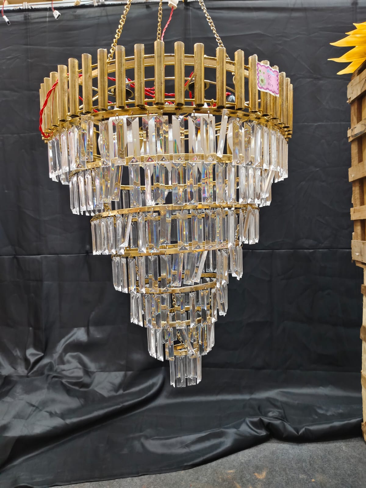 CRISTAL PATRI CHANDELIER WITH ROUND PIPE BORDER