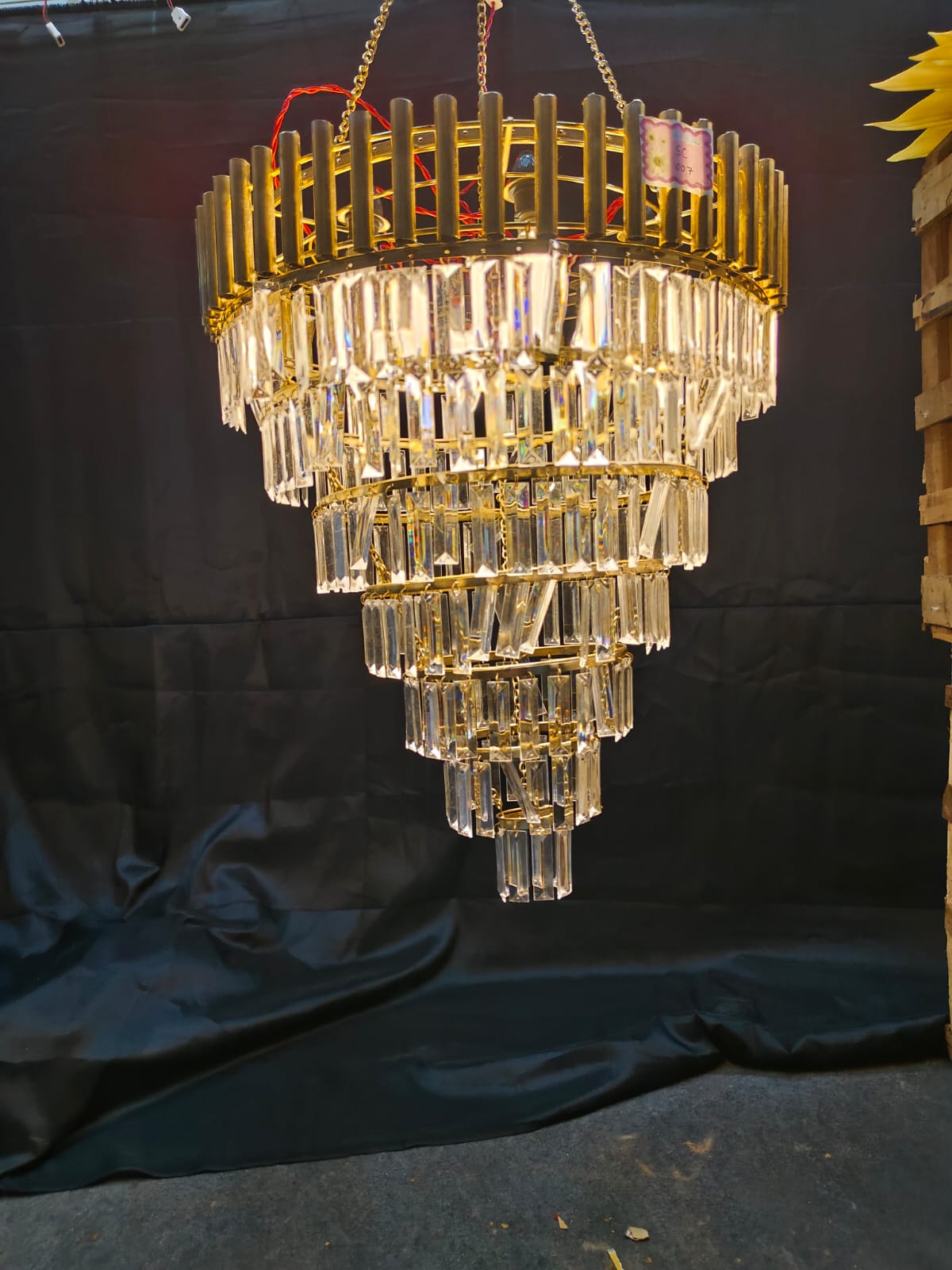 CRISTAL PATRI CHANDELIER WITH ROUND PIPE BORDER