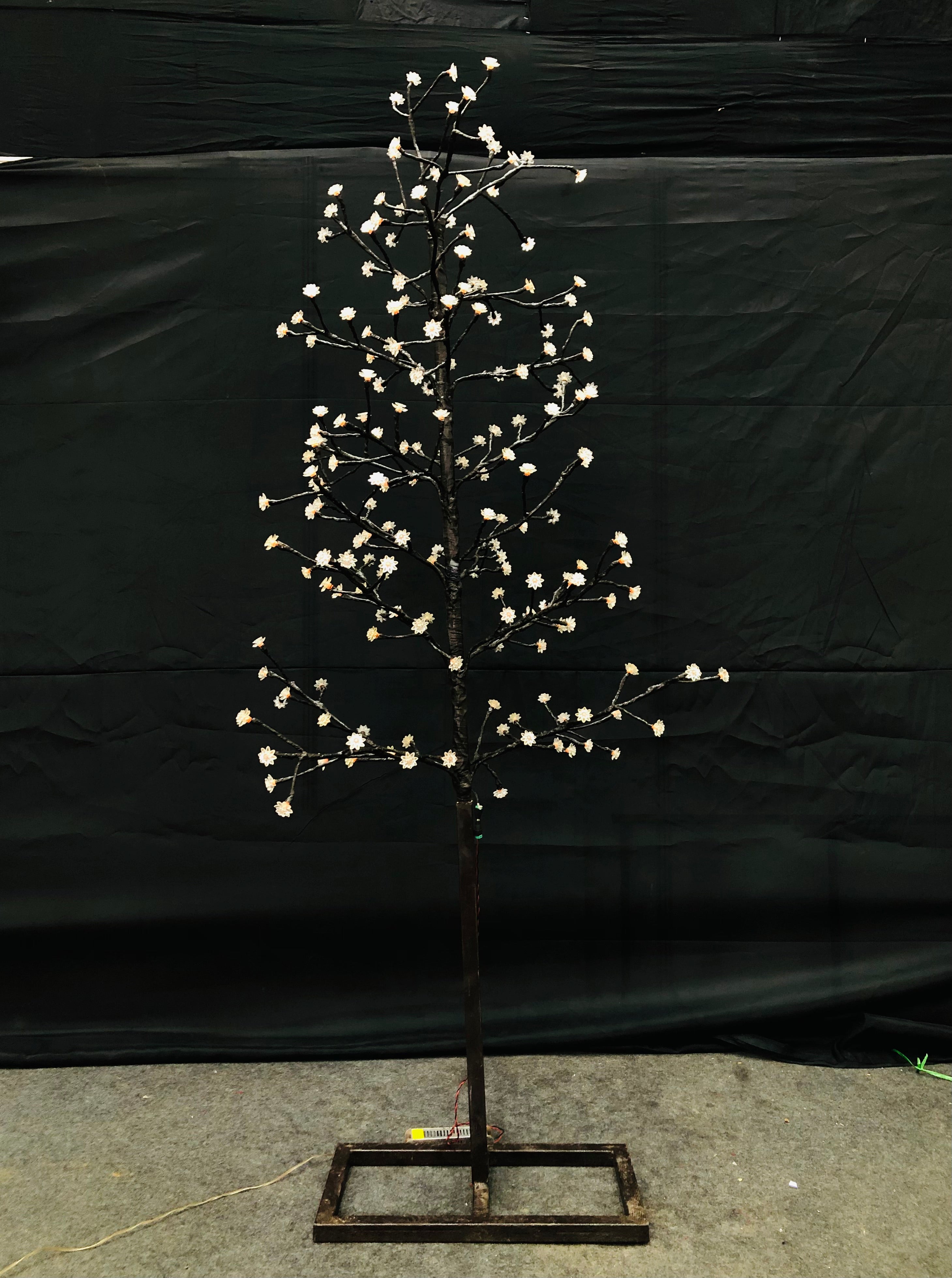 LIGHT TREE 7.5 Feet