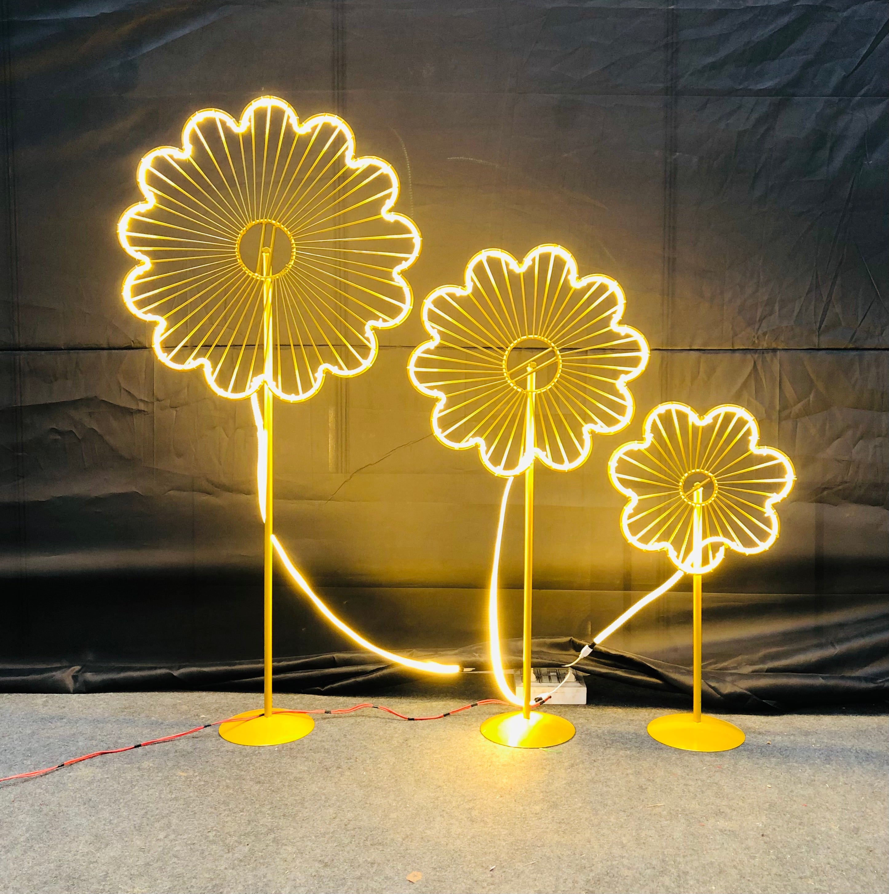 3 FLOWER METAL LED STAND