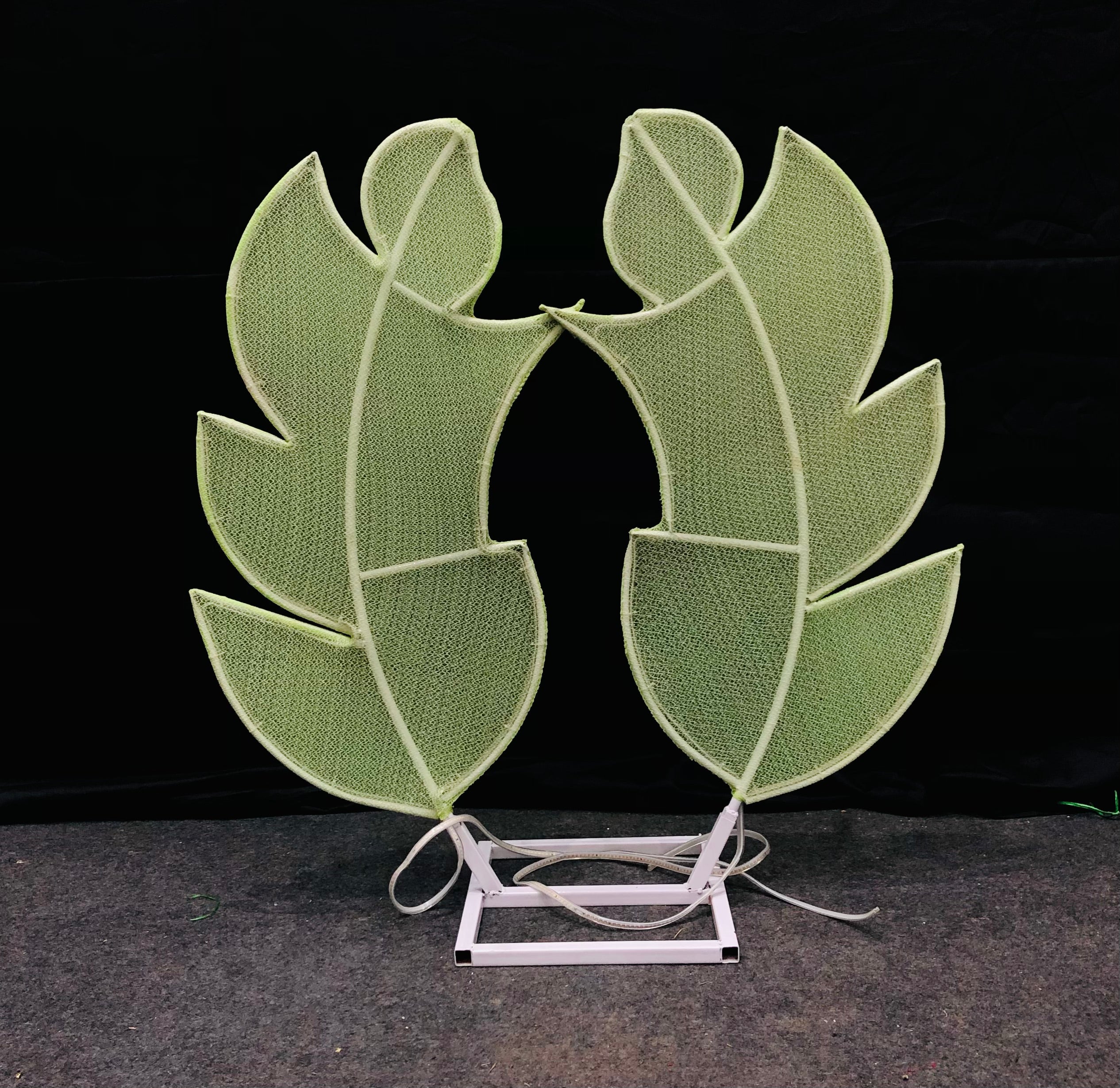 LED TWO LEAF STAND