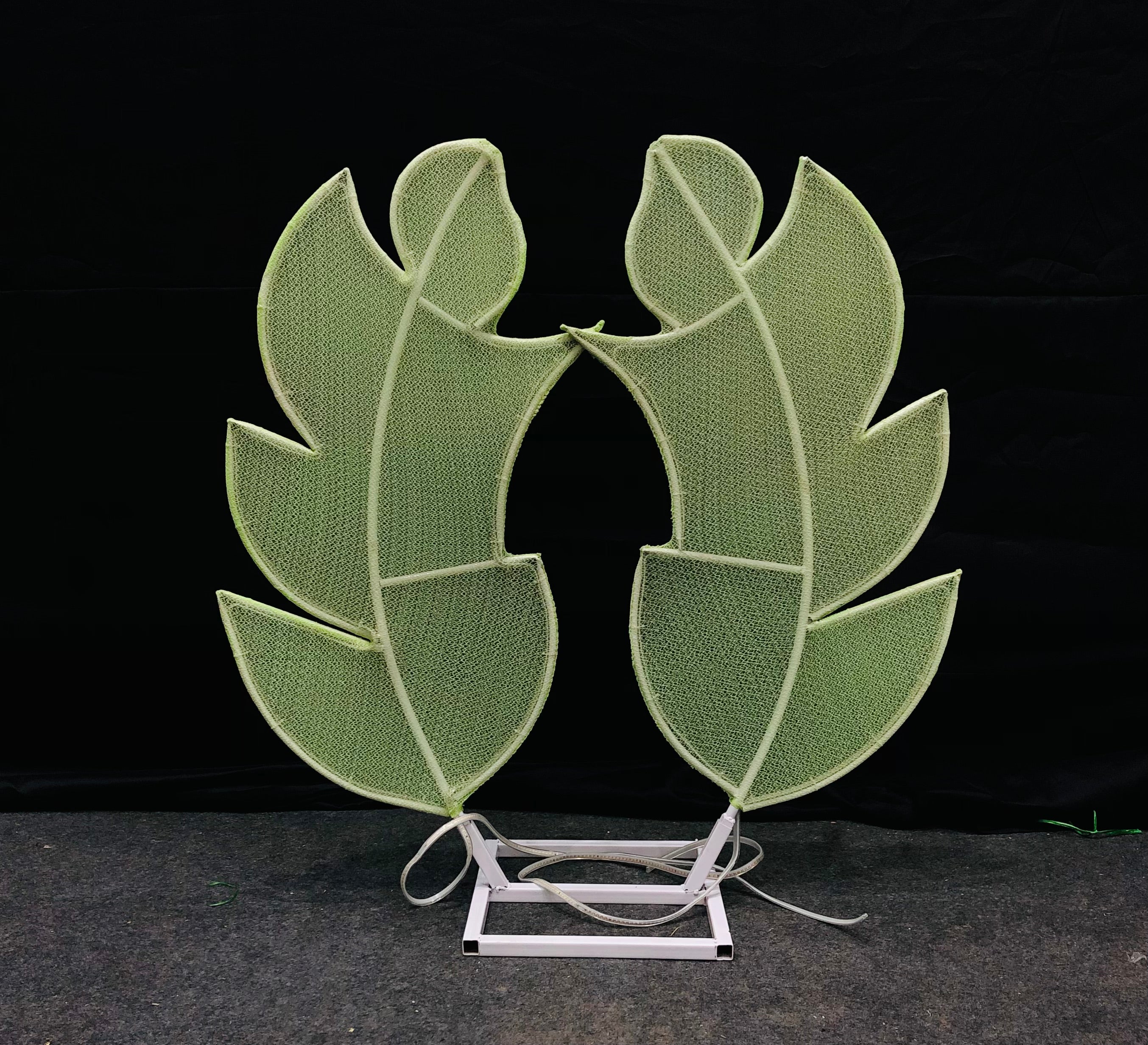 LED TWO LEAF STAND