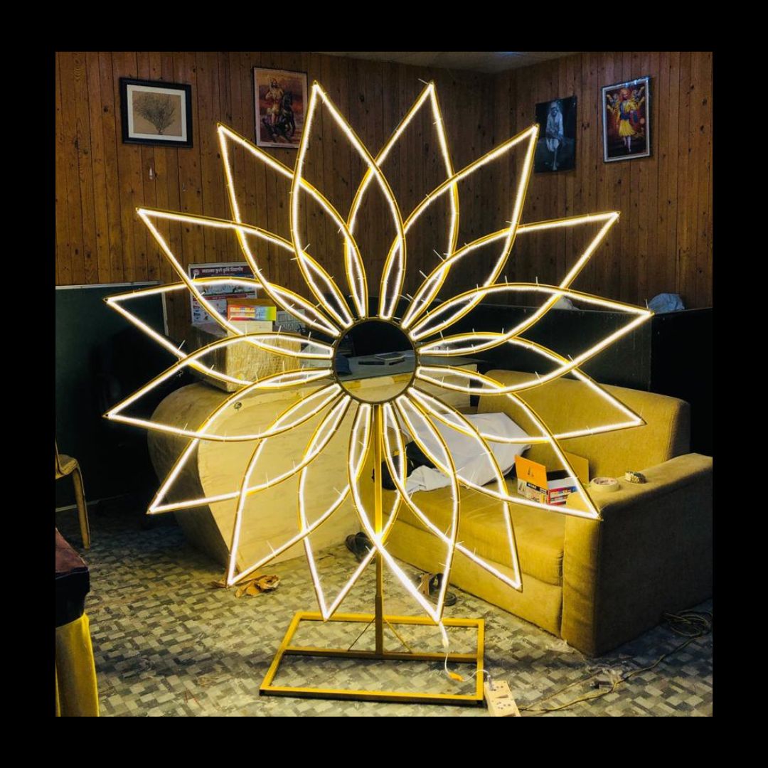 16 PETELS LED SUNFLOWER STAND