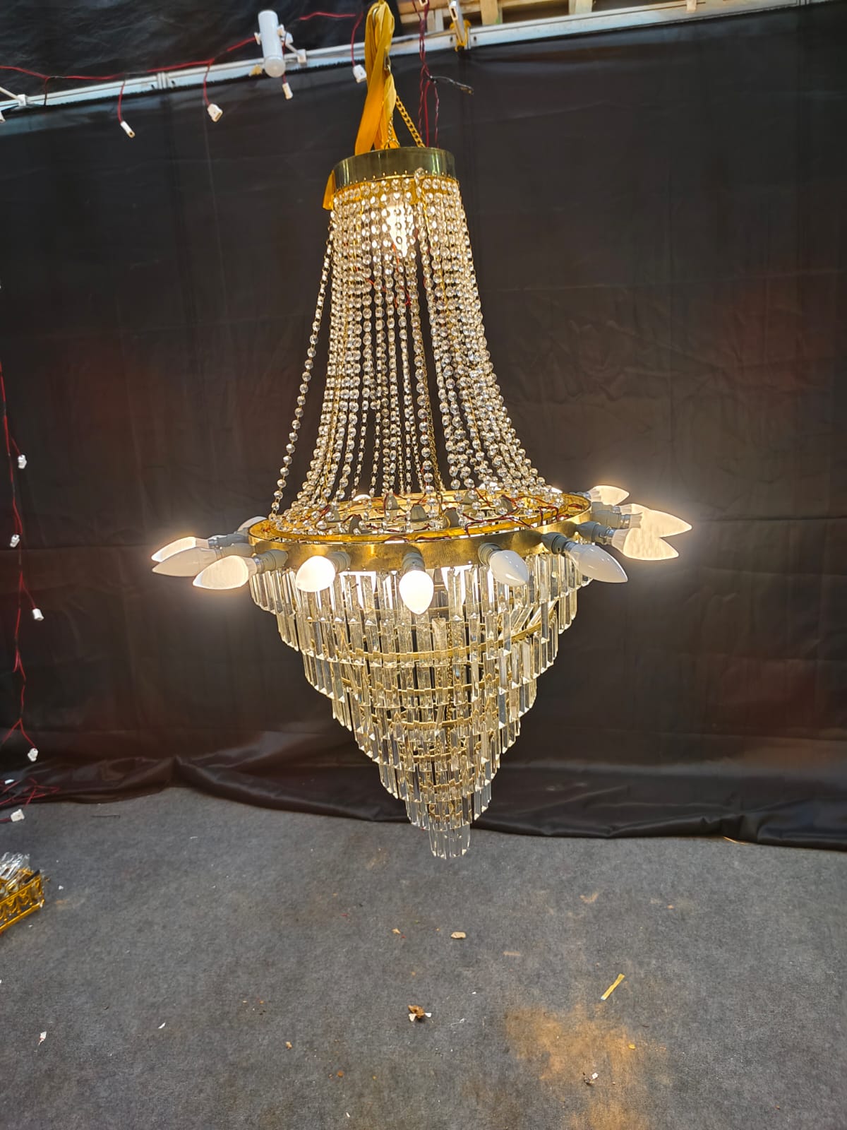 PATRI ROND WITH BULB RING CHANDELIER
