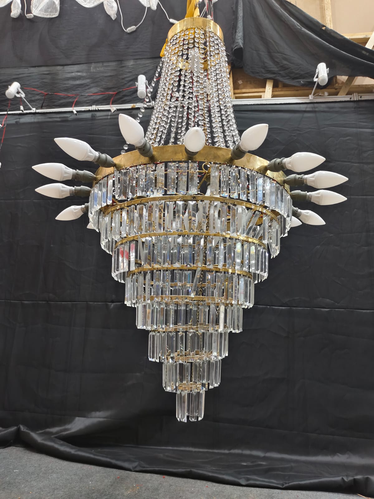 PATRI ROND WITH BULB RING CHANDELIER