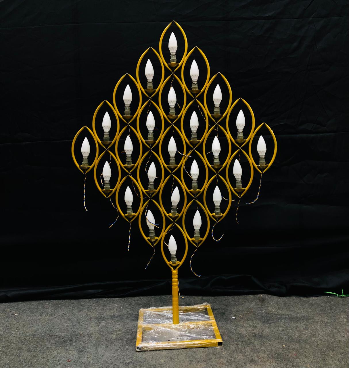 25 LIGHT PAN STAND GOLDEN